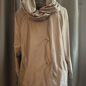 Unique raincoat with accordion hood